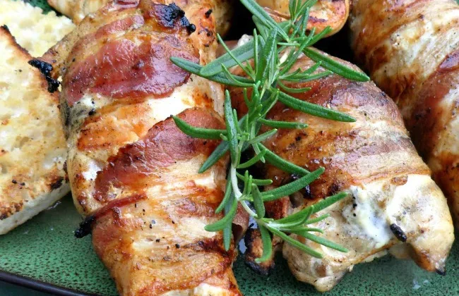 Simple and Delicious Grilled Chicken with Rosemary and Bacon Recipe for Beginners