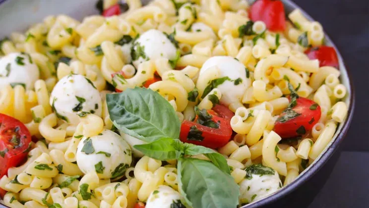 How to Make the Perfect Pesto Pasta Caprese Salad at Home