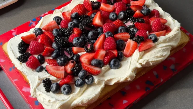 How to Make Berry Chantilly Sheet Cake (Easy Recipe Step-by-Step)