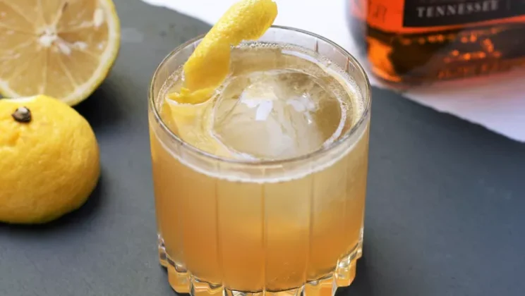 How to Make Delicious Gold Rush — Quick & Easy!