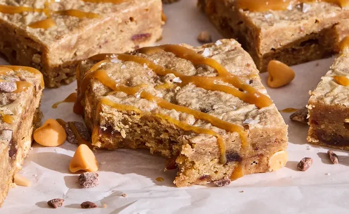 How to Make the Perfect Sticky Toffee Pudding Blondies at Home