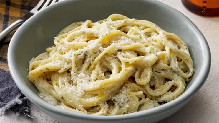 How to Make Delicious Creamy Garlic Pasta — Quick & Easy!