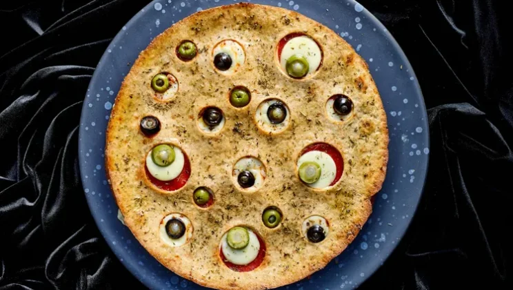 Simple and Delicious Monster-Eye Pizza Recipe for Beginners